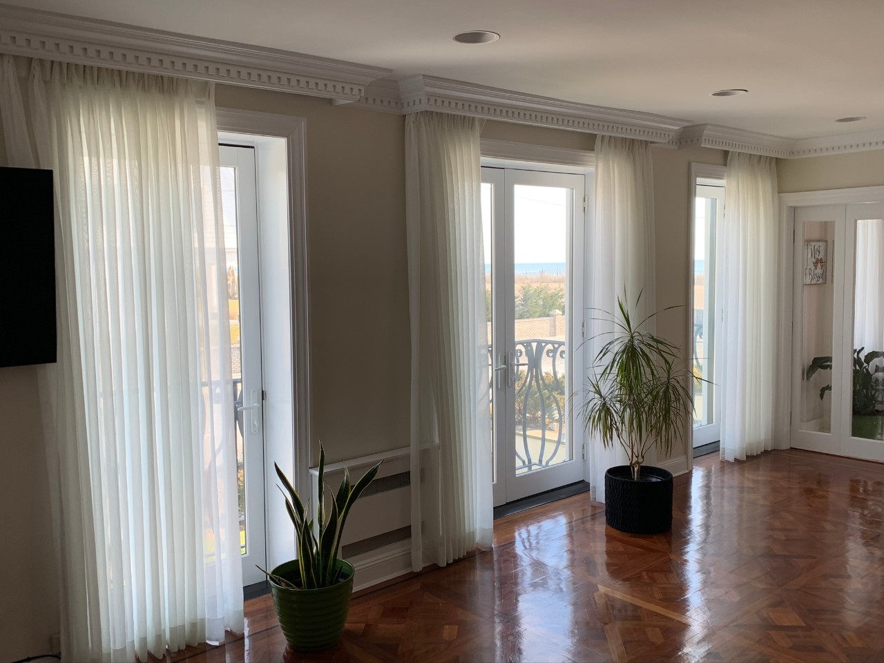 Hunter Douglas Dealer Image